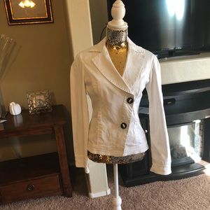 White House black market white blazer
